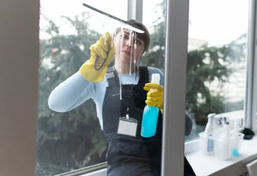 Nettoyage de vitres intérieures et extérieures à Marpiré